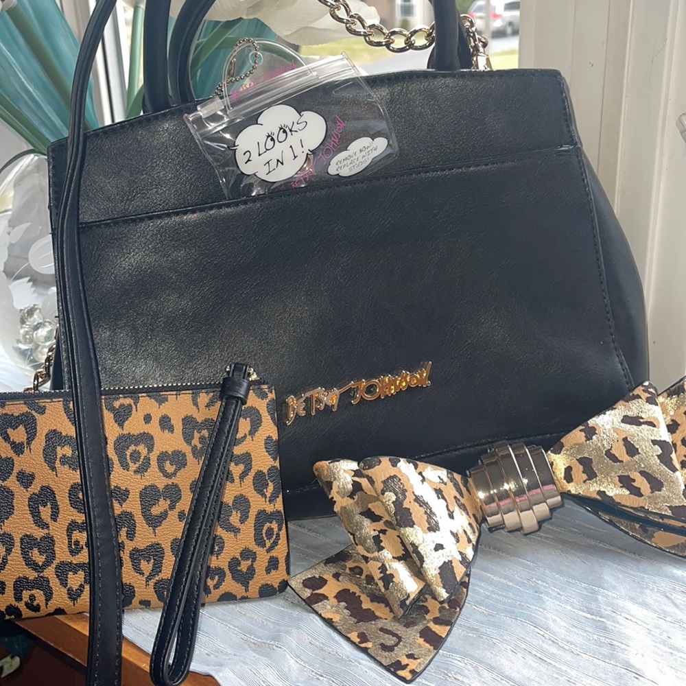 Besty Johnston 3 piece purse set! NEW!!